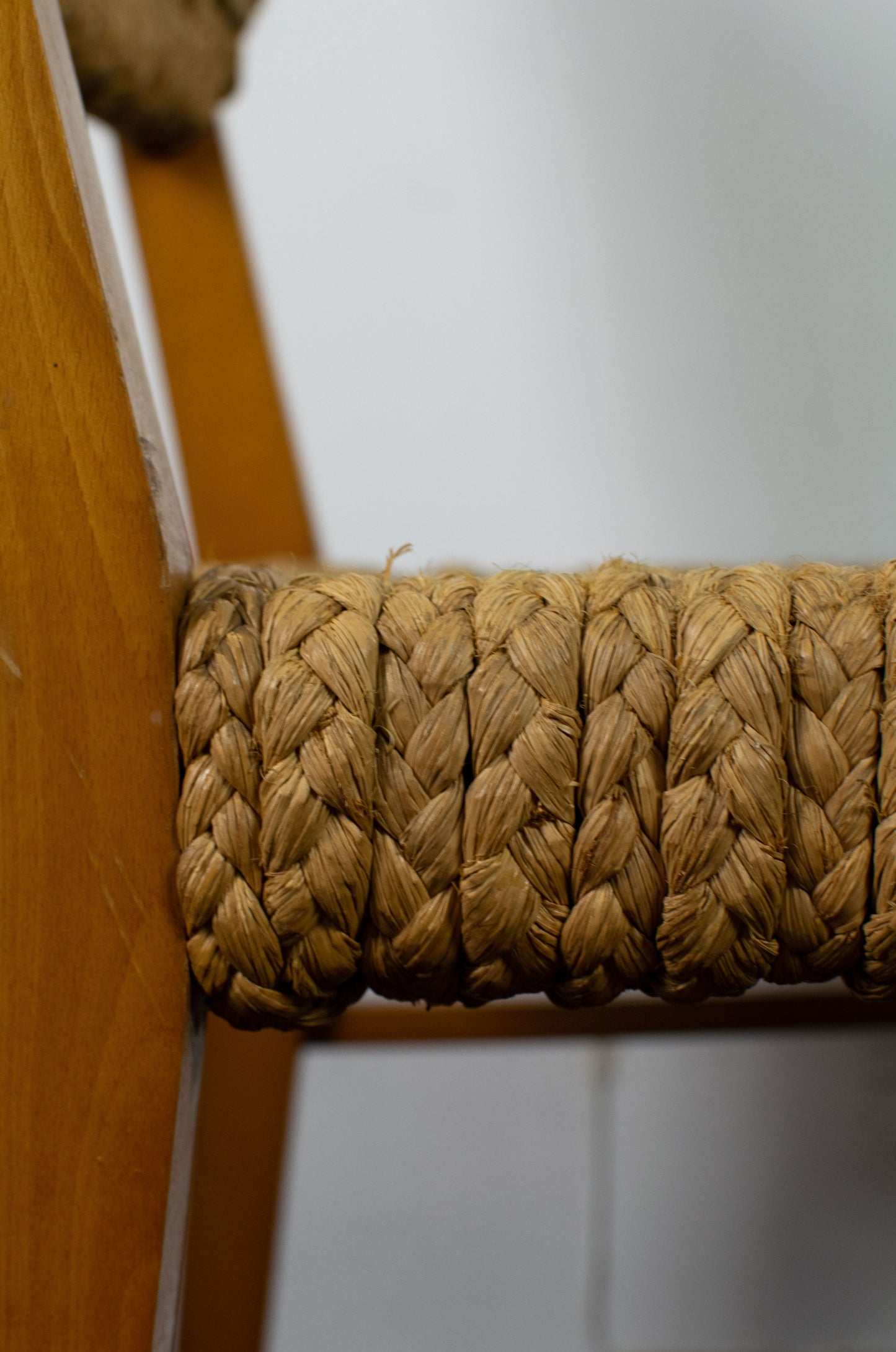 Chaise corde et bois par Audoux Minet pour Vibo, 1950