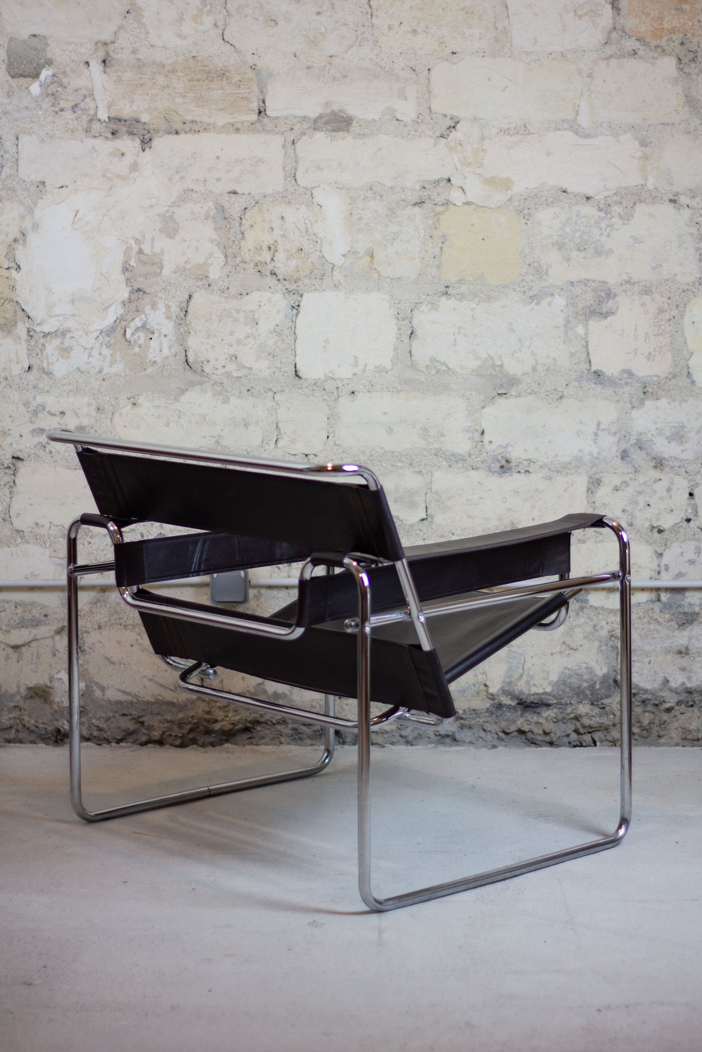 Fauteuil Wassily en cuir brun par Marcel Breuer