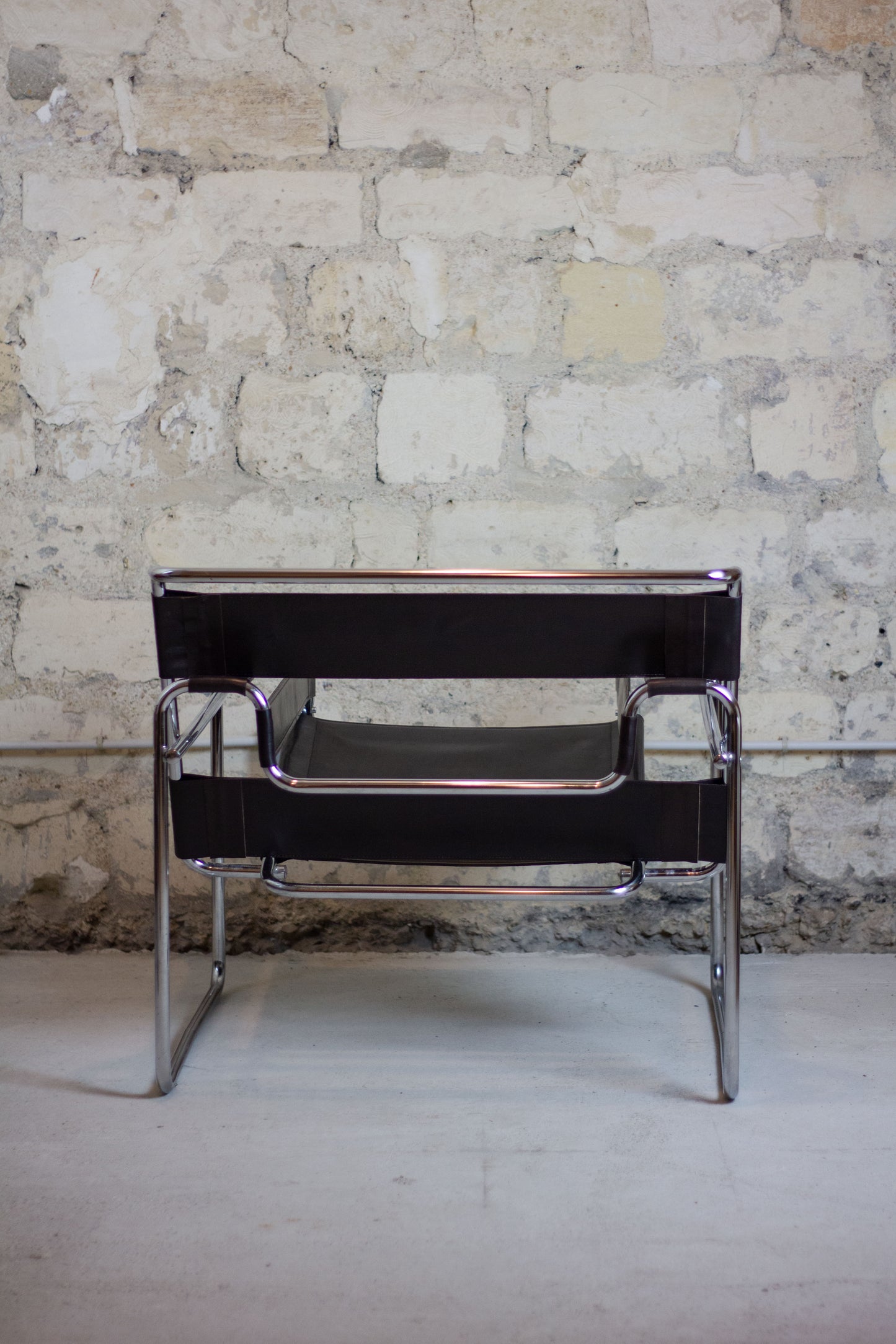 Fauteuil Wassily en cuir brun par Marcel Breuer